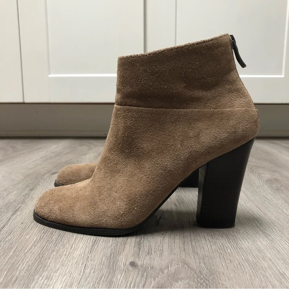 BCBGeneration Size 7.5 Booties Kleina Boots Tan Suede Ankle Leather Heeled Shoes